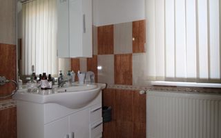 Casa in Blascovici, 5 camere + 3 bai, centrala proprie - Poză 27