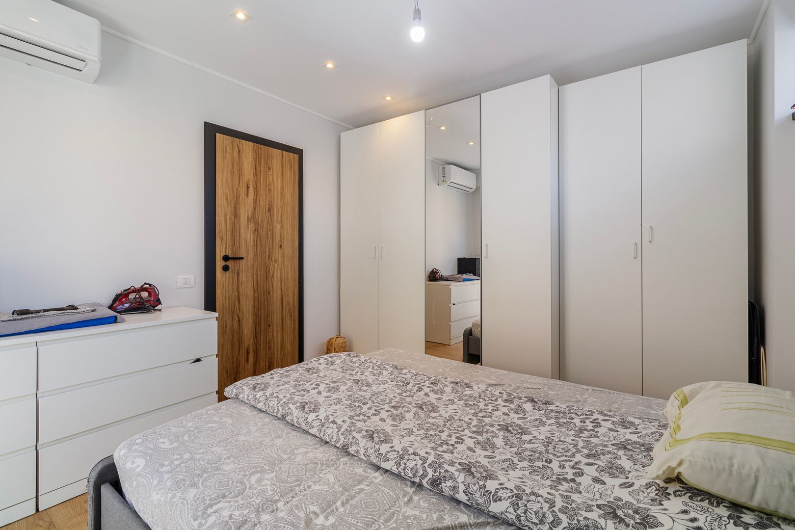 Casa noua aproape de Bd Unirii - Poză 16