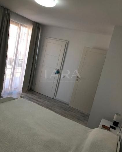 Duplex deosebit cu grădină, terasă amenajată și vedere spre natură. - Poză 6