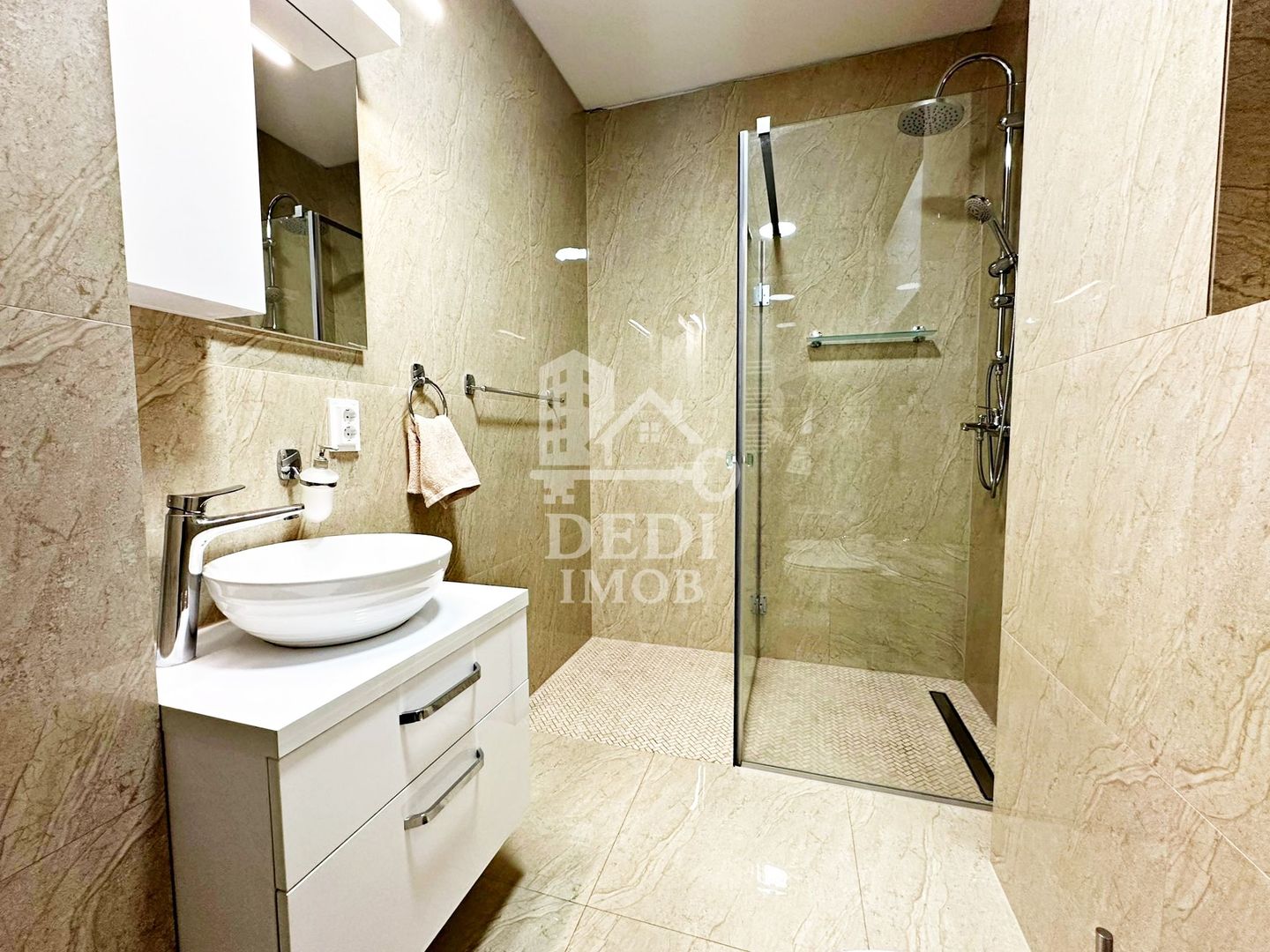 Apartament cu 3 camere de inchiriat Ceyrat, Oradea - Poză 13