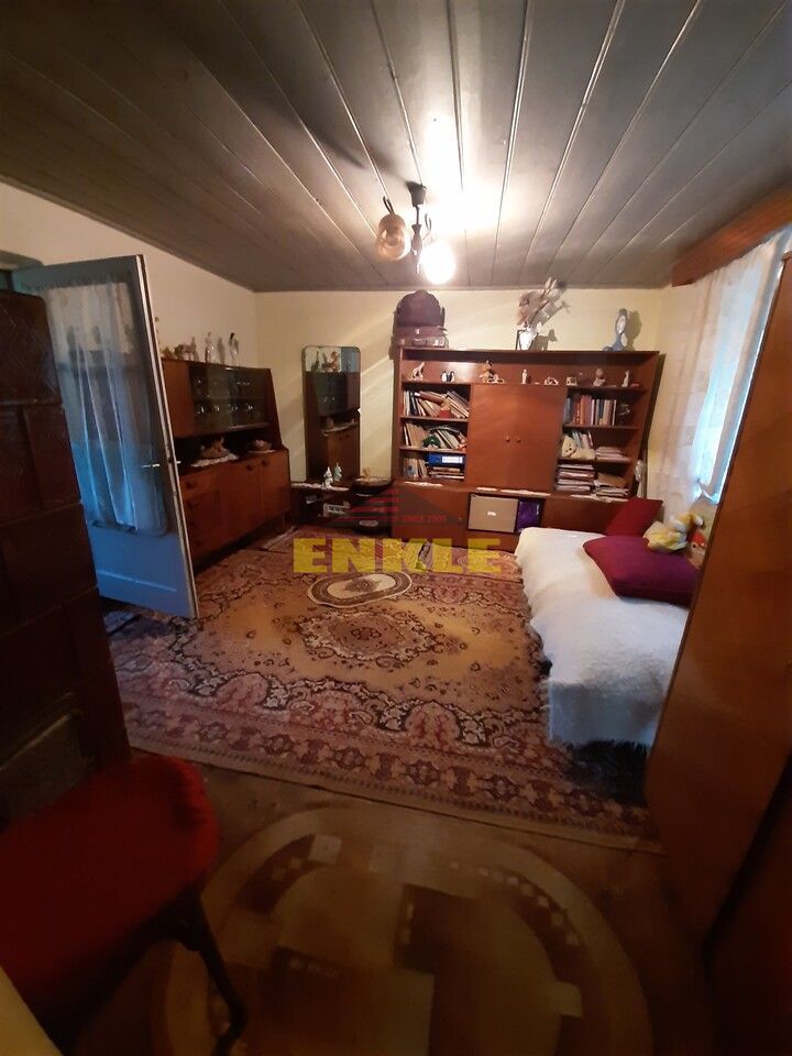 Casa 3 camere + dependinte (bucatarie de vara/magazie) + teren 1400 mp, Str.Zimbrului - Poză 4