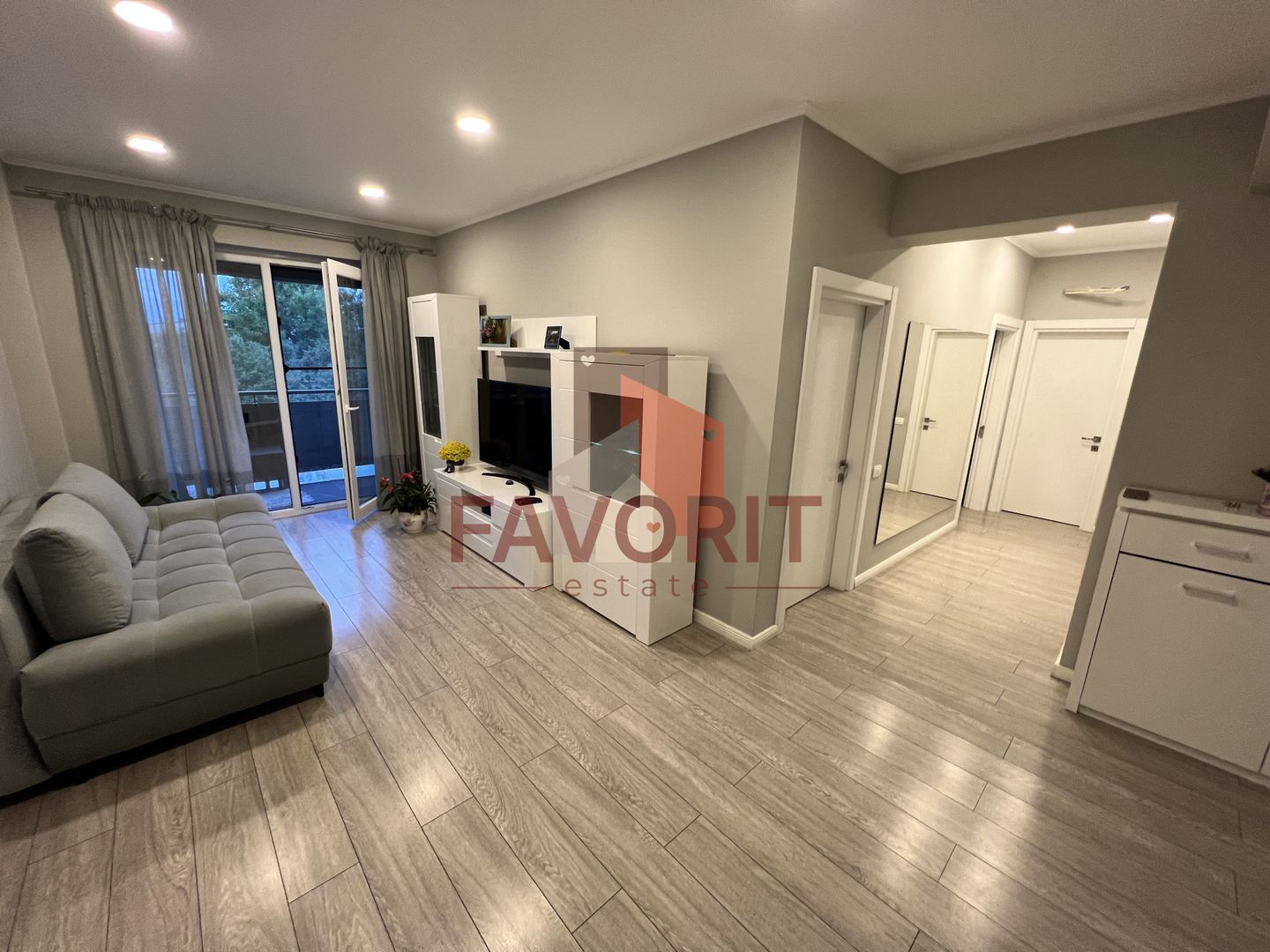 Parcare subterana si supraterana . Etaj 1 cu lift. Pozitie excelenta. - Poză 3