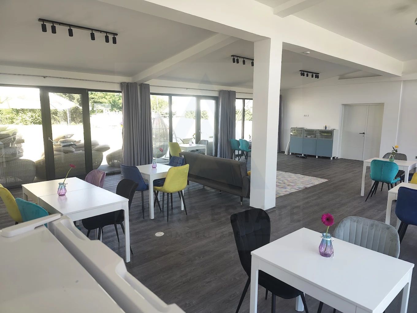 Pensiune 600 mp an 2023 si casa 130 mp teren 4600 mp zona V. Avrigului - Poză 12