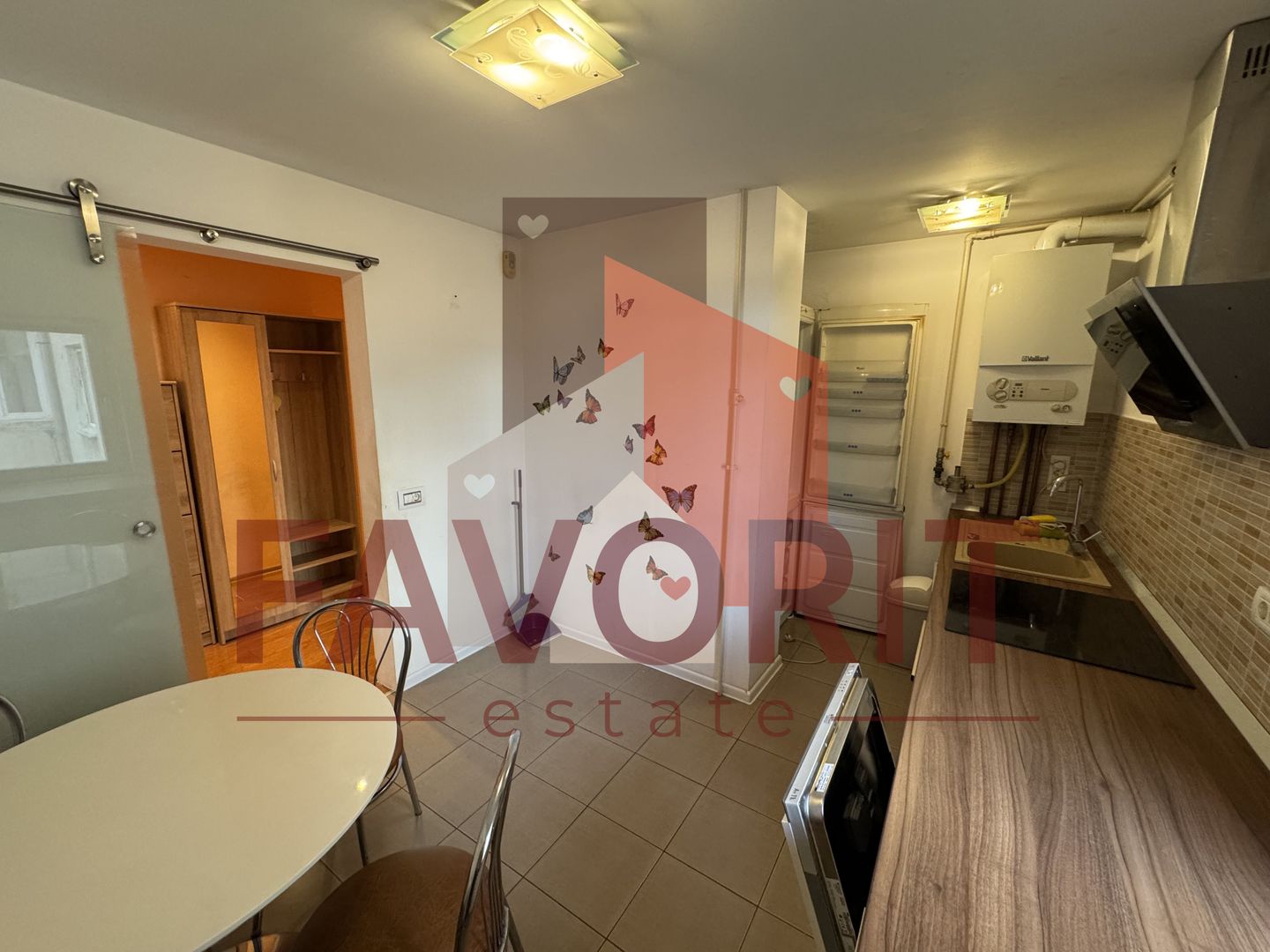 Disponibil imediat. Etaj 1. Centrala proprie. Vedere pe 2 parti. - Poză 7