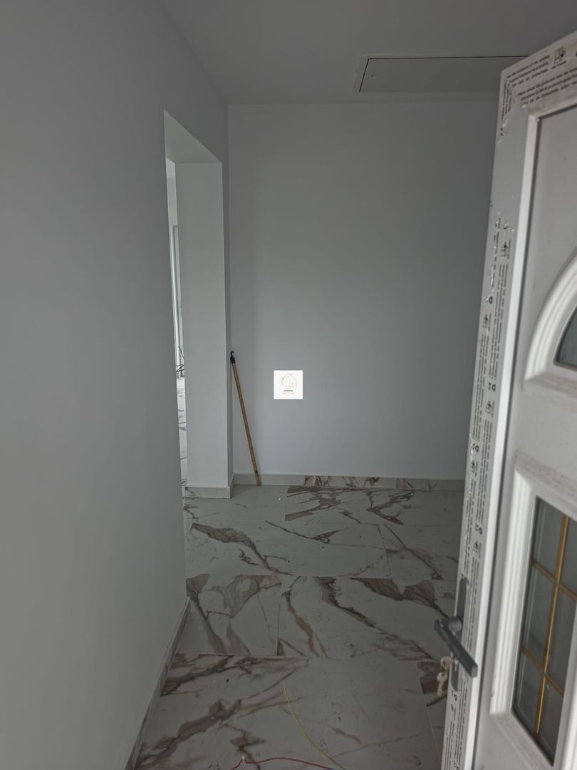 Casa 4 camere Crevedia - Poză 9