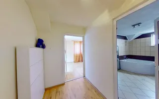 Proprietate pe 2 niveluri, curte individuala si garaj, cartier linistit, Rasnov. - Poză 37