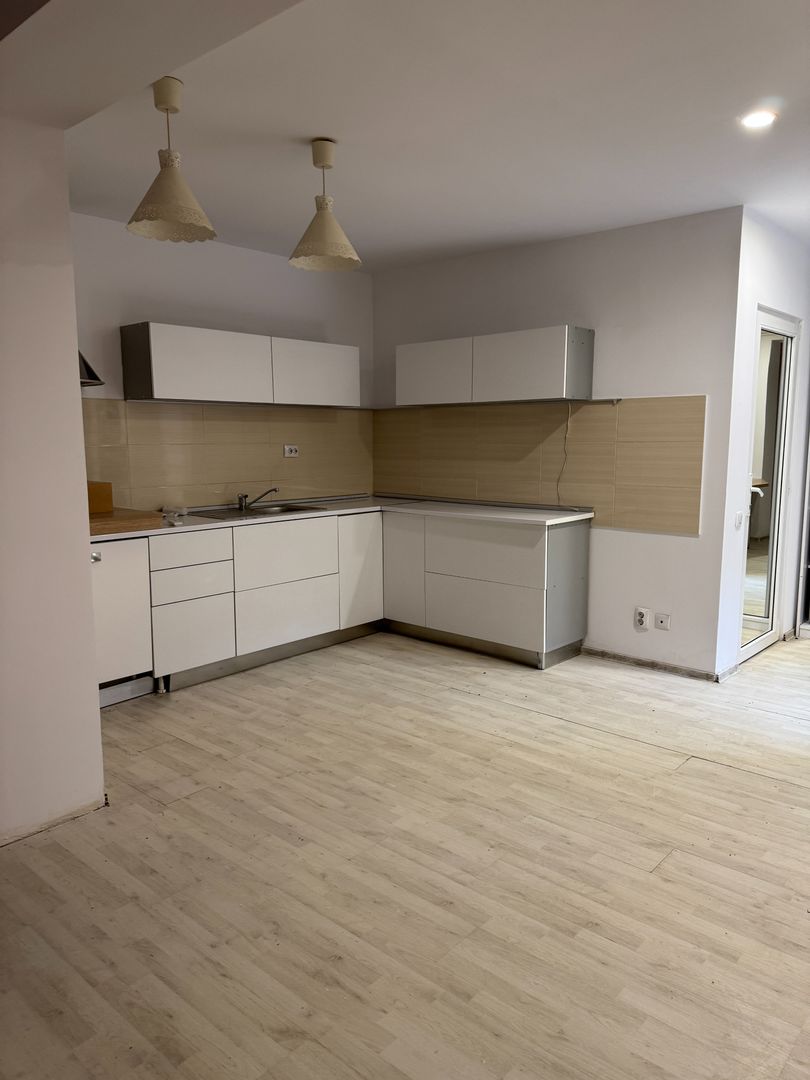Vila ideala pentru 1-2 firme, gradinita, cresa sau 2 familii - Poză 19