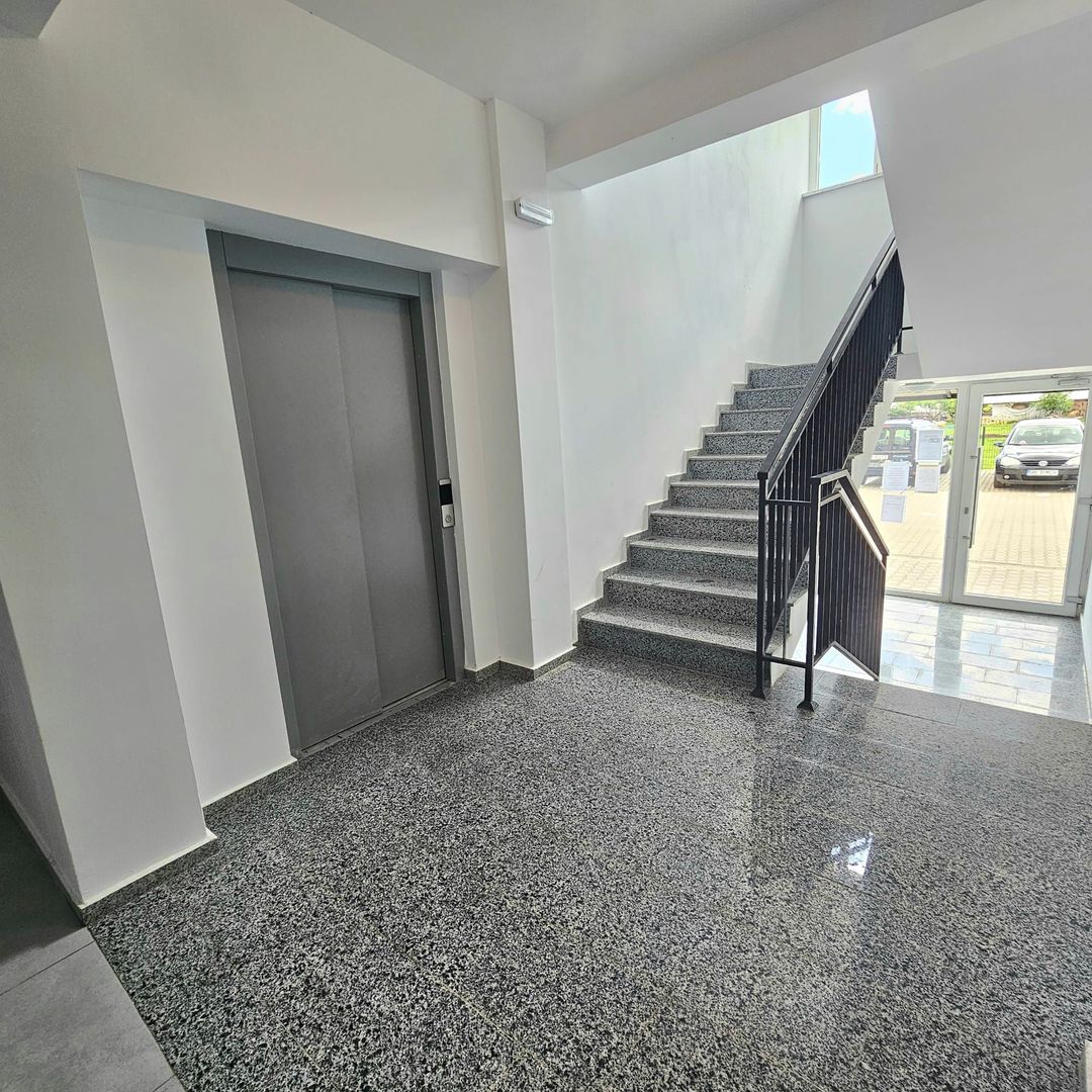 Apartament 3 camere, 2 bai si curte  in Selimbar - Poză 3