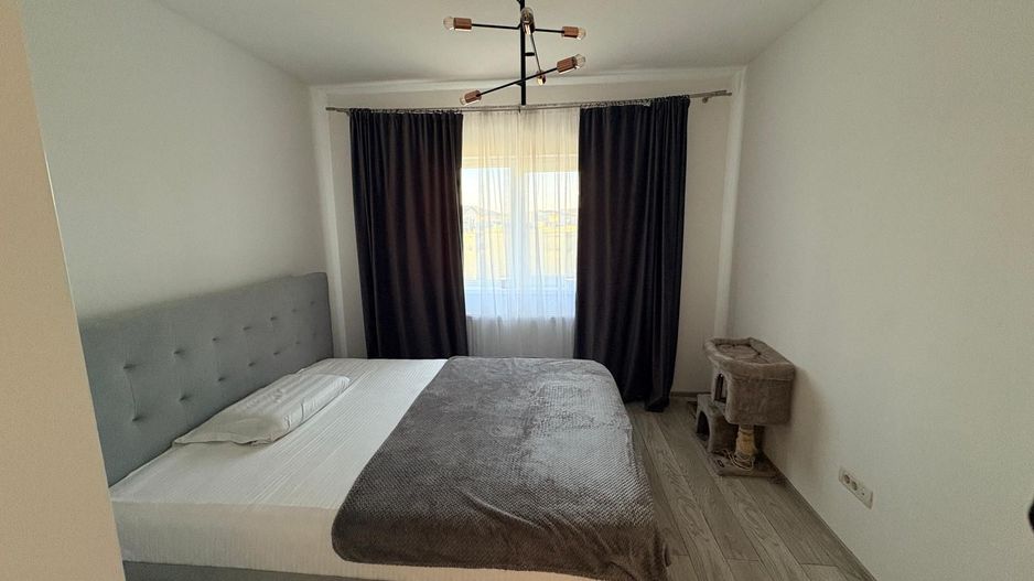 MOBILAT-UTILAT, 3 CAMERE, CURTE SPATOASA - Poză 7
