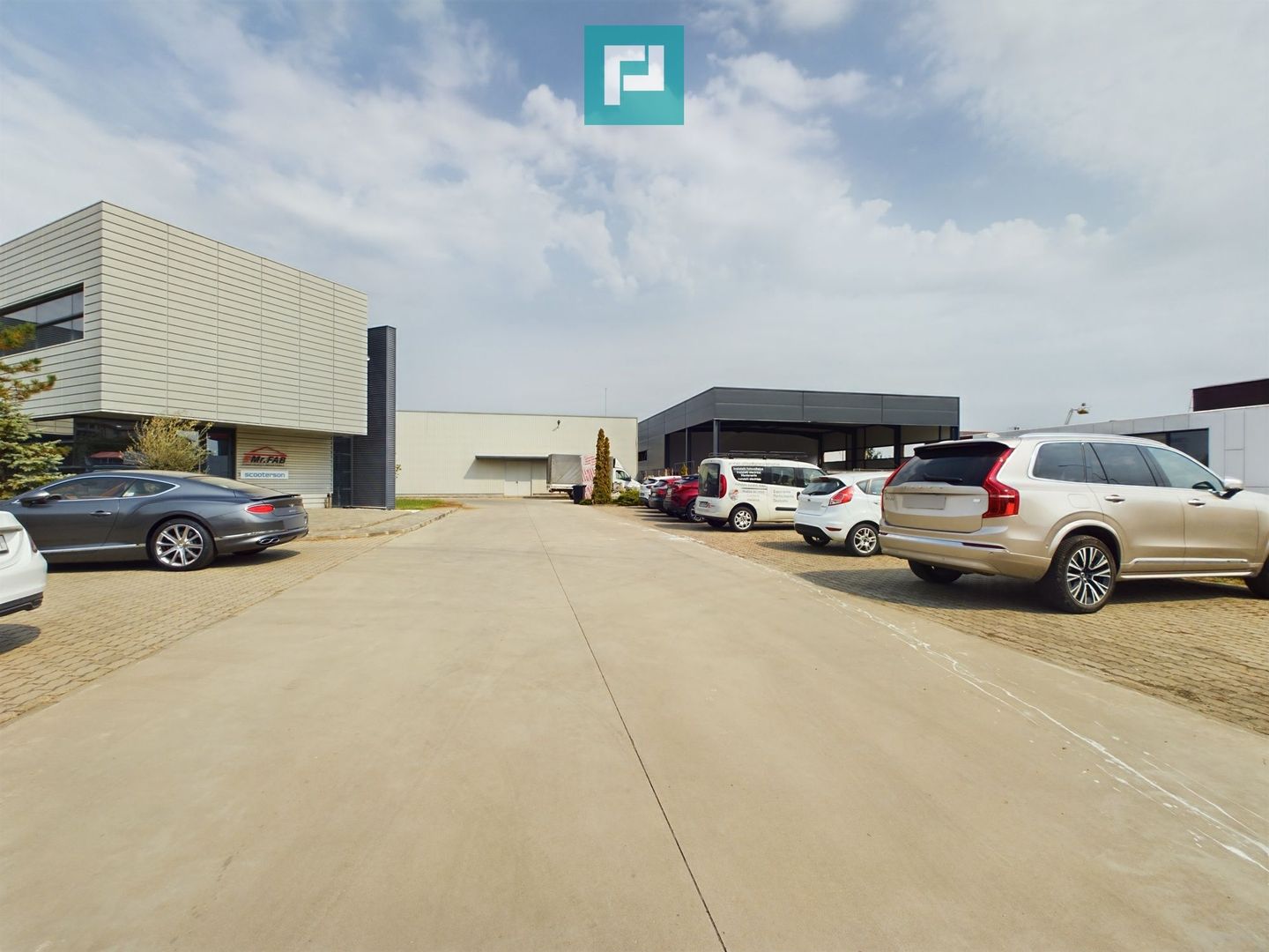 Clădire modernă pentru birouri 340 mp - Poză 21