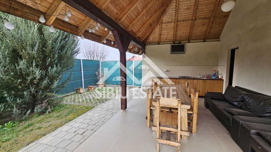 Casa individuala garaj pivnita curte mare - Poză 11