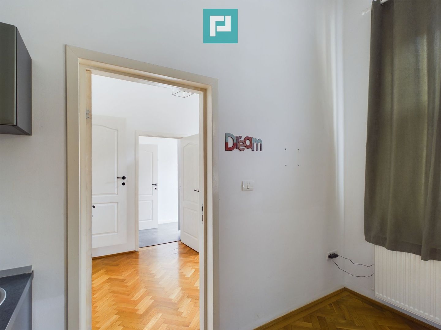 Apartament cu 3 camere situat ultracentral - Poză 11