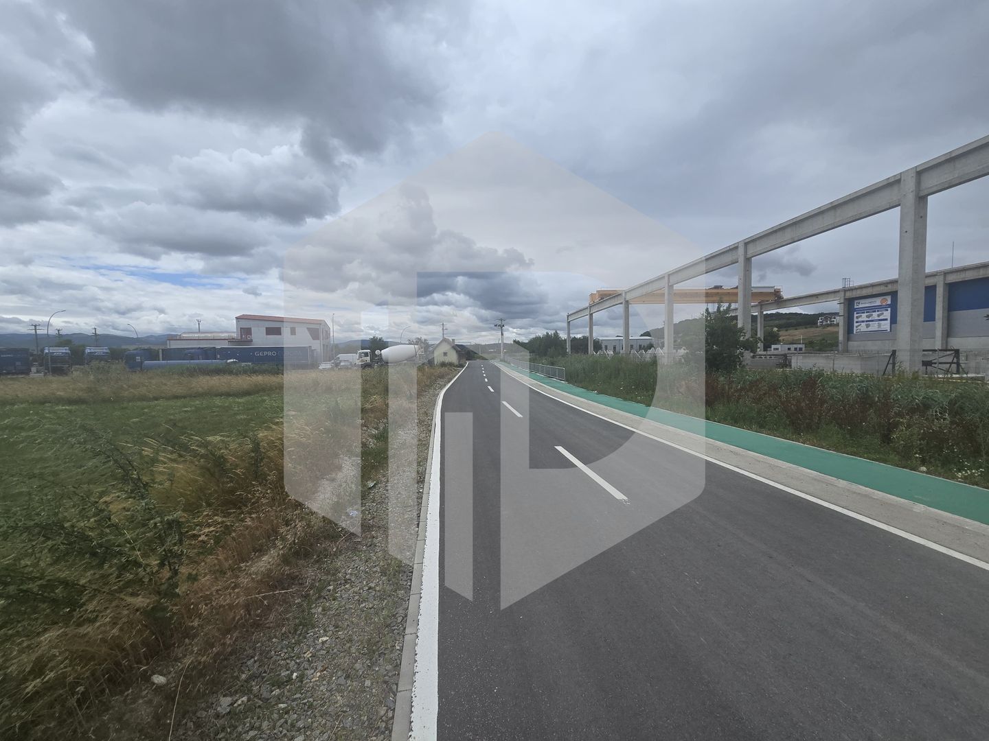 Teren intravilan industrial 4540 m Cristian Sibiu - Poză 2