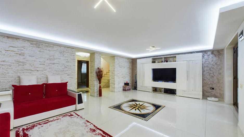 Casă / Vilă 5 camere + Mansarda Foarte Spatioasa - Poză 1