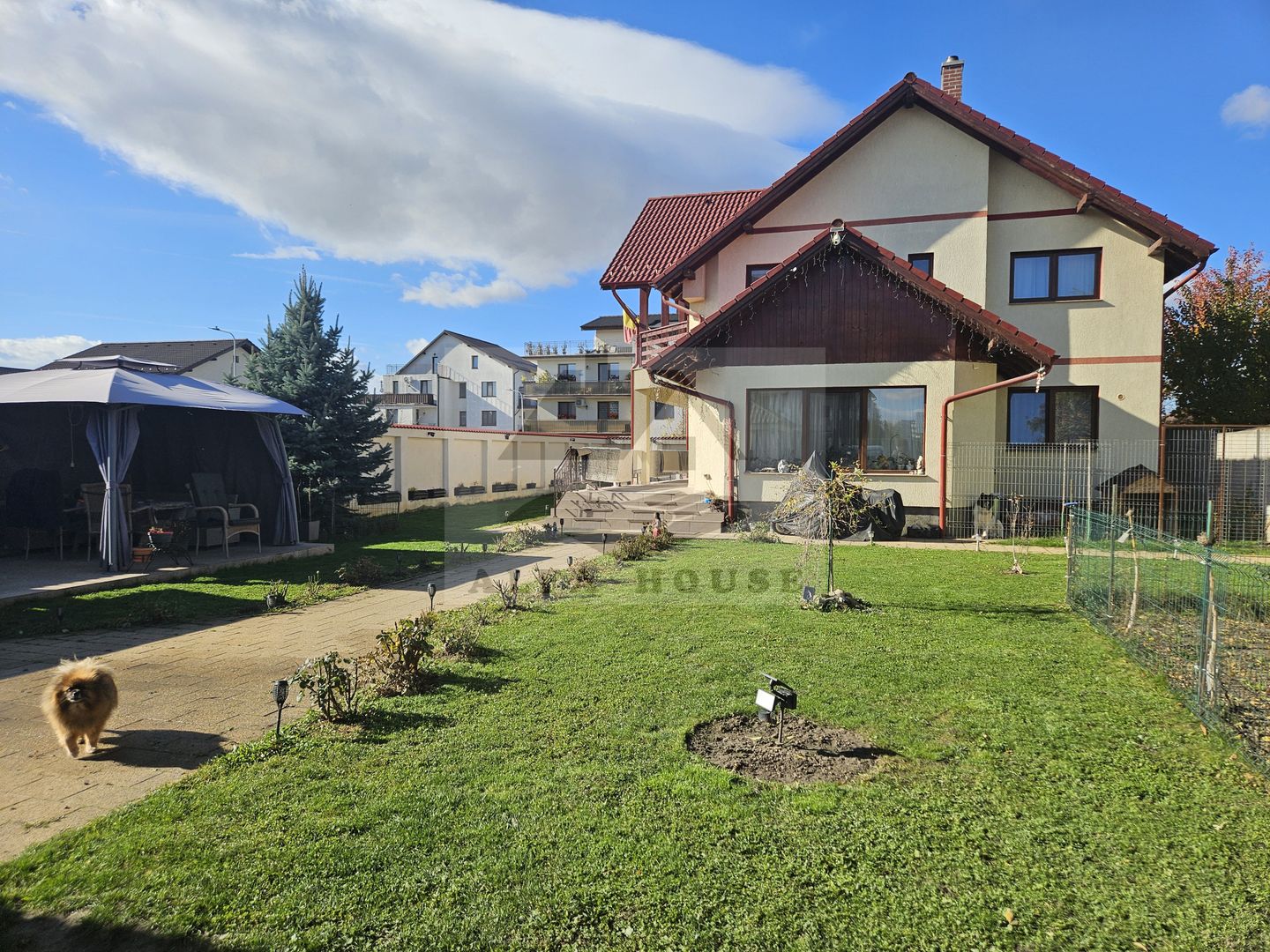 Casă individuala cu 5 camere, 270 mp, Tractorul - Coresi - Poză 1