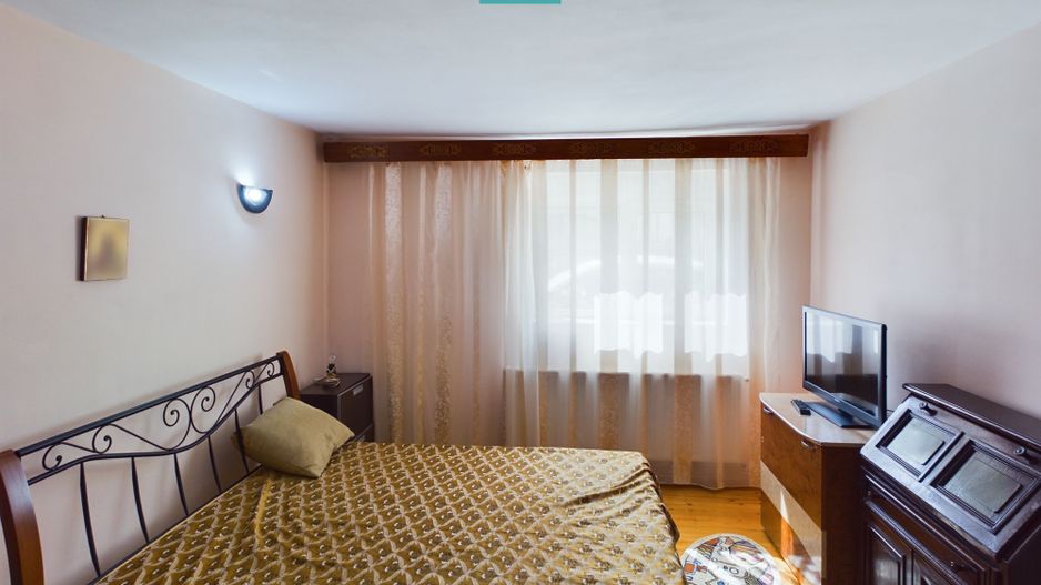 Casă cu 7 camere și 2 băi in Grădiște - Poză 14