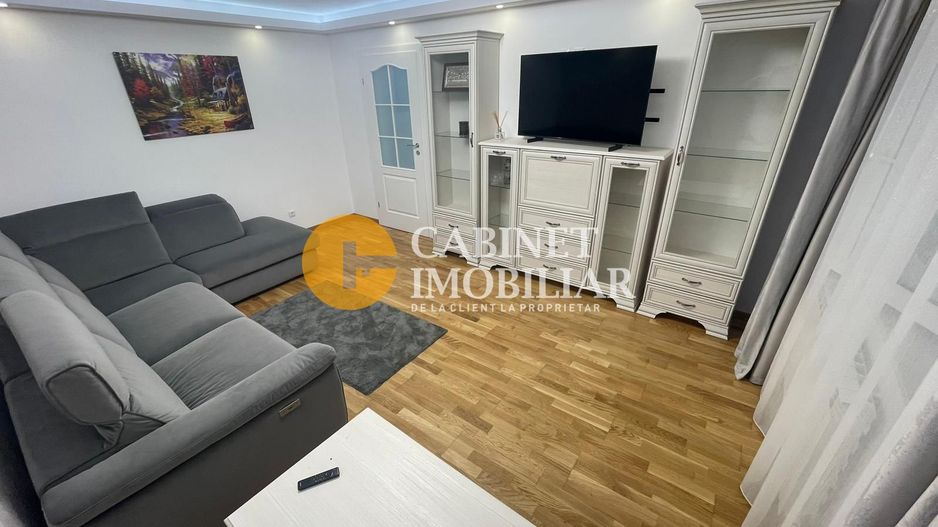 Central - Tg Cucu bloc tip Vila - 2 camere Decomandat RENOVAT 60mp - Poză 1