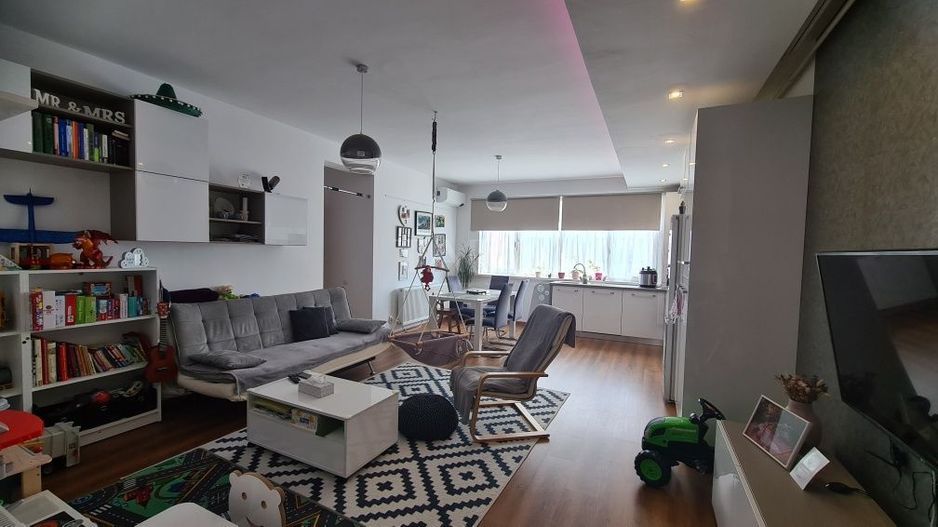 Apartament cu 3 Camere Semidecomandat în Florești - Poză 2