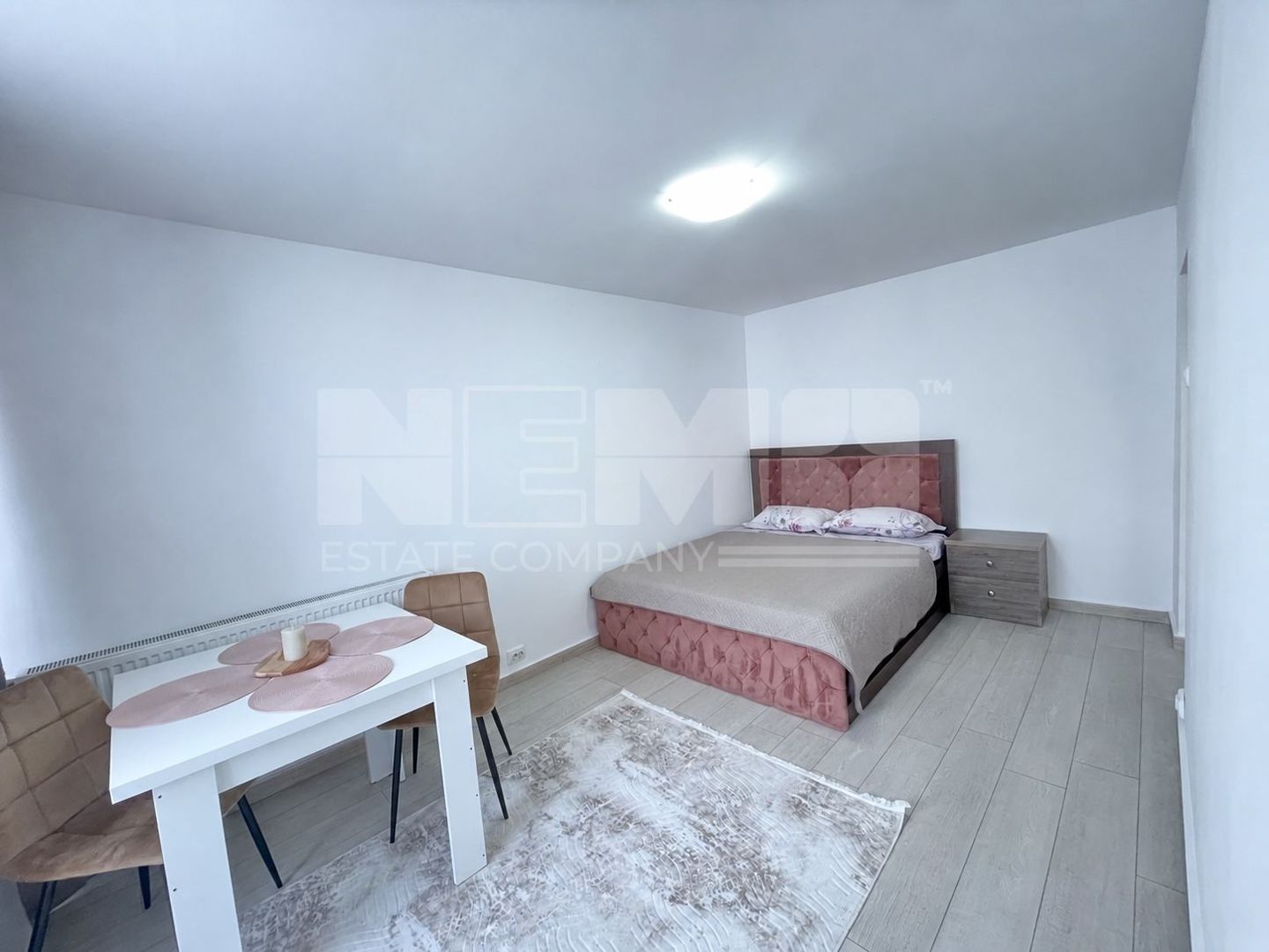 Garsonieră de Închiriat | Renovată Complet | Etaj 3 | Radauti - Poză 3