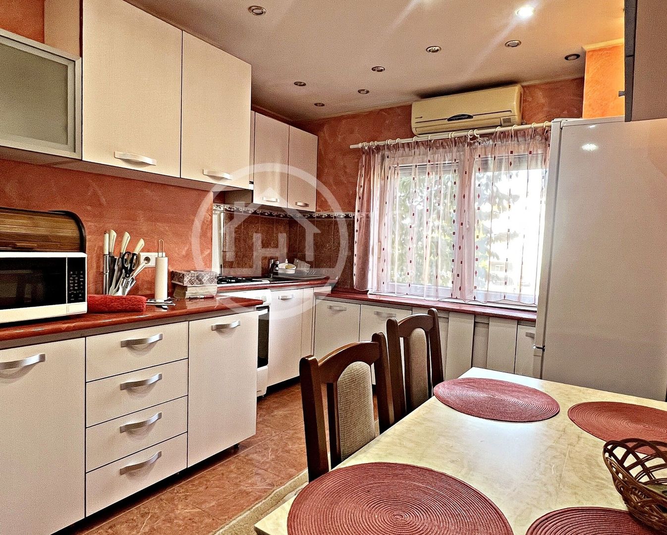 Apartament de inchiriat cu 2 camere in zona Nufarul, Oradea - Poză 4