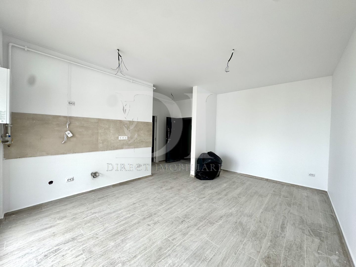 Apartament finisat / etaj intermediar / Zona Eroilor - Poză 1