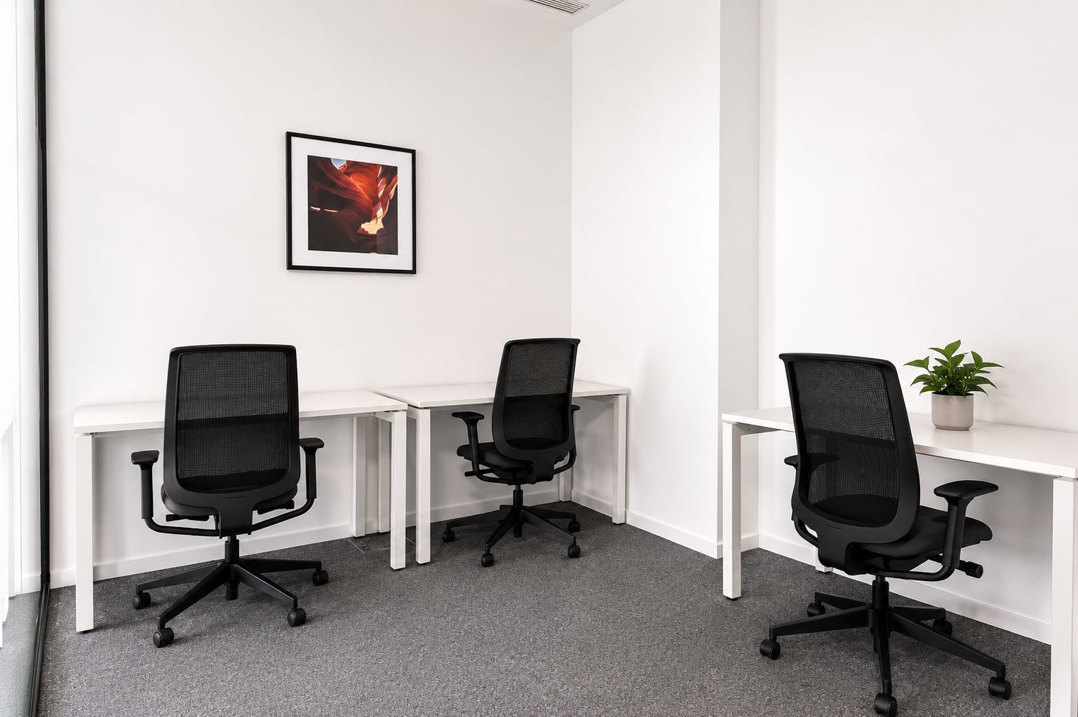 De inchiriat  birou 2 persoane clasa A, cladirea VOX , 0% COMISION - Poză 3