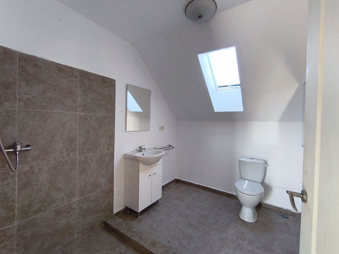 Casa cu 4 camere cu teren de 14,340 mp + platforma de beton cu hala - Poză 8