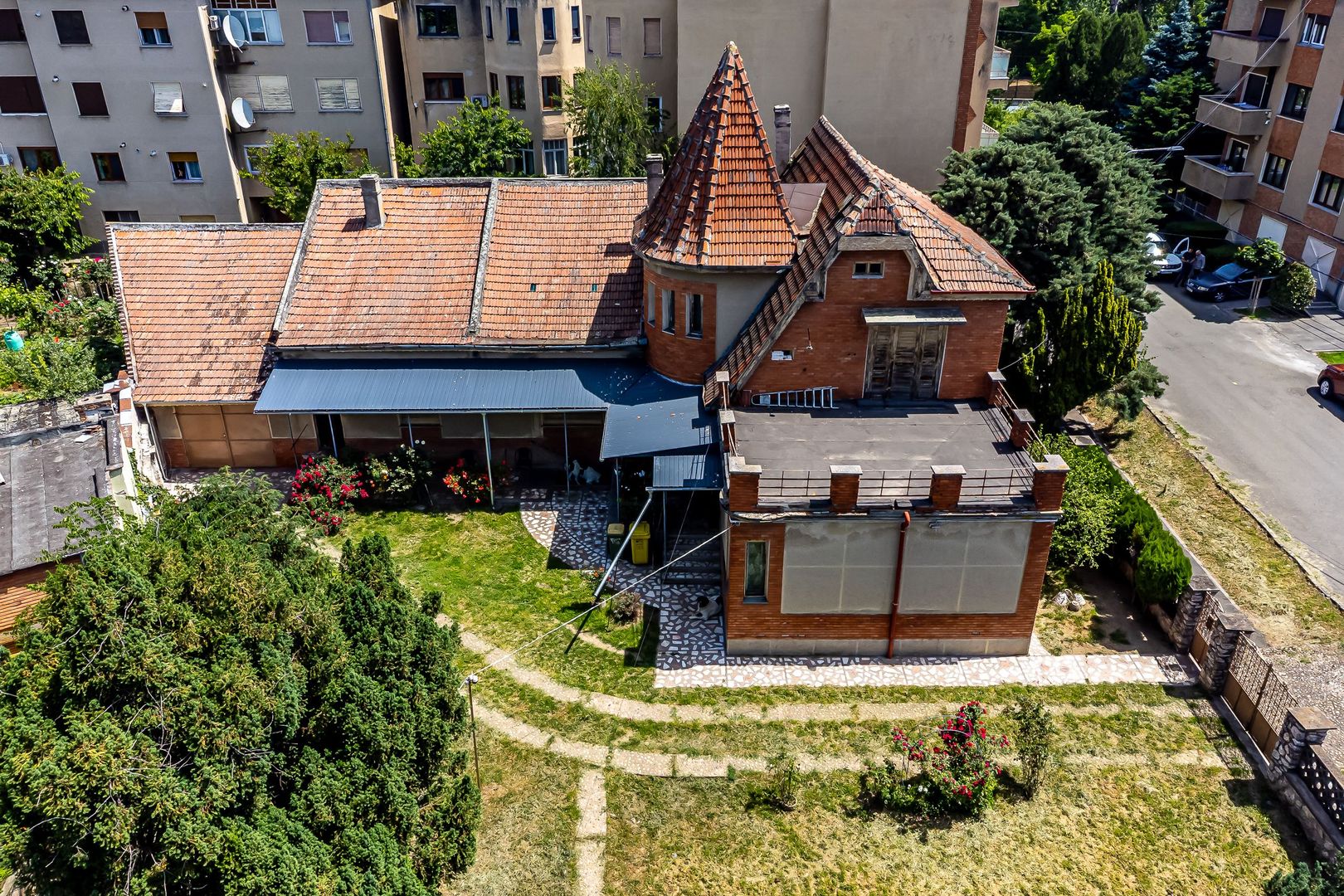 Proprietate cu teren generos în cea mai râvnită zonă a Aradului - Poză 1