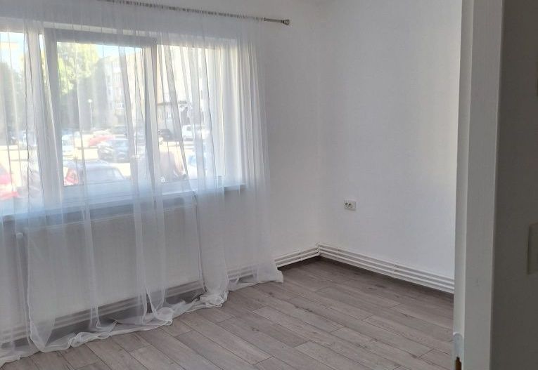 Vând apartament în micro 16 - Poză 7