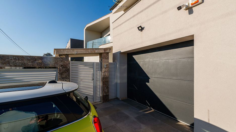 O Capodoperă Arhitecturală, Oferind Eleganță și Confort - Dumbravita - Poză 37