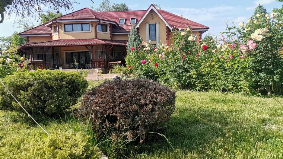 Vilă de lux mobilata/utilata cu terasa+foisor, garaj,gradina si livada - Poză 3