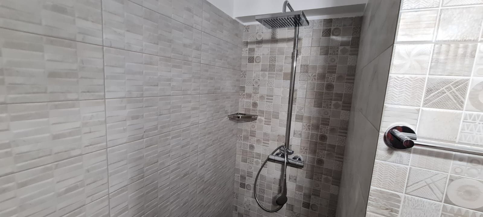 Apartament 2 camere pe termen lung - Vedere La Lac Frontal - Poză 8
