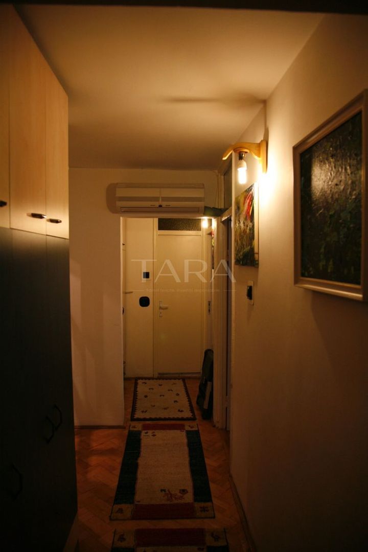 Apartament cu 4 camere, 82 mp, 2 băi și 2 balcoane, zona Câmpului. - Poză 11