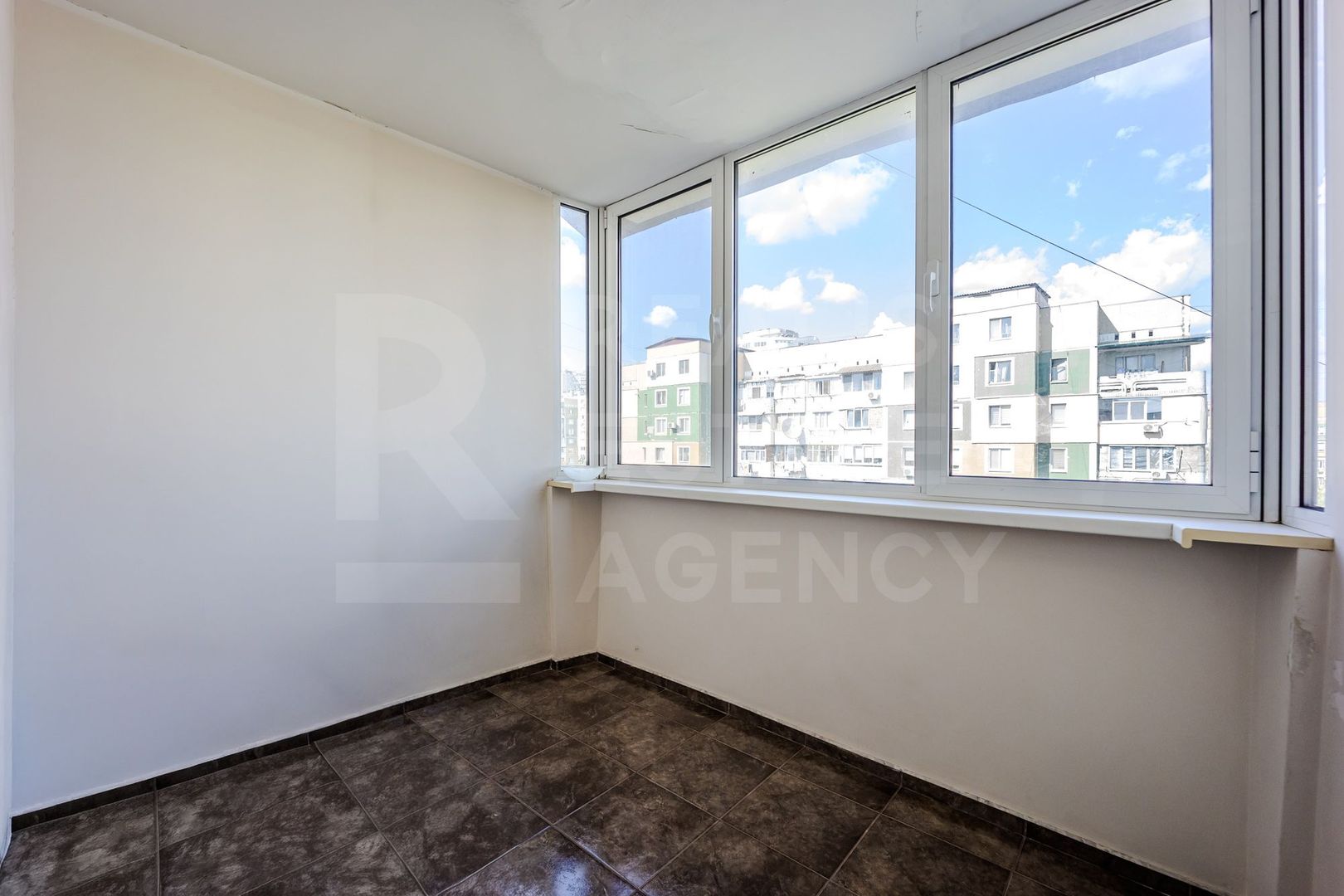 Vânzare, apartament 4 camere 86 mp , str. Milescu Spătaru, Ciocana - Poză 3