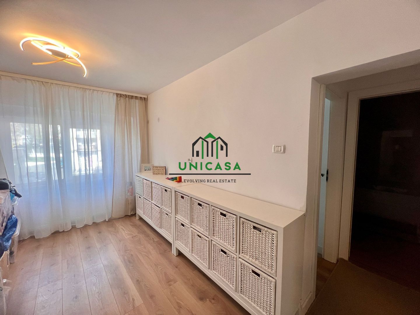 Apartament 4 camere /etaj 1 / Ostroveni - Poză 2