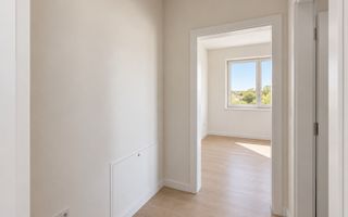 Etaj 1. Finisaje de top. Drum asfaltat. Loc de parcare. - Poză 7