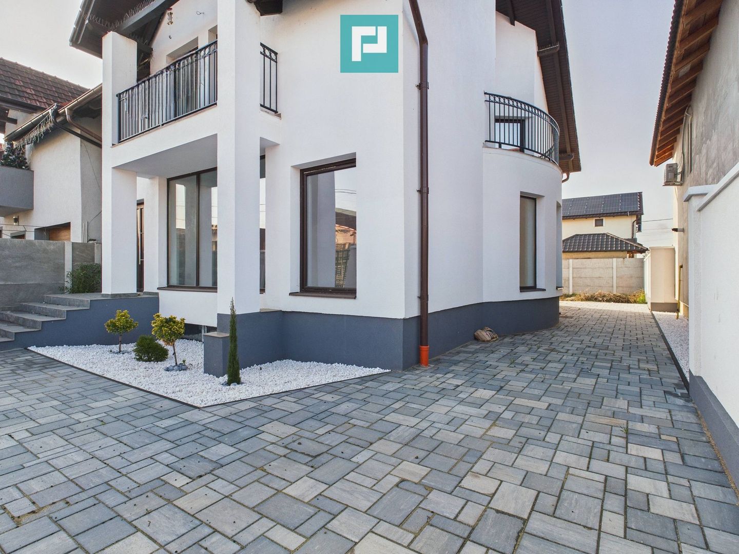 Casa cu 5 camere in Livada - Poză 4