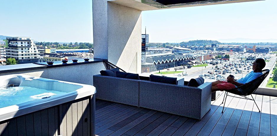 Penthouse cu terasa si jacuzzi in zona Coresi 2000 euro/luna - Poză 24