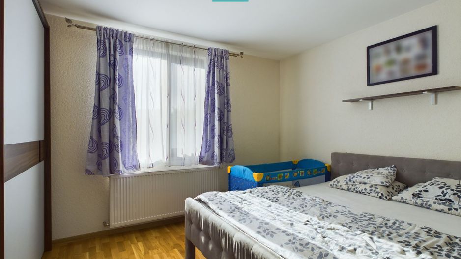 Vilă cu mansardă în Bujac - Poză 20