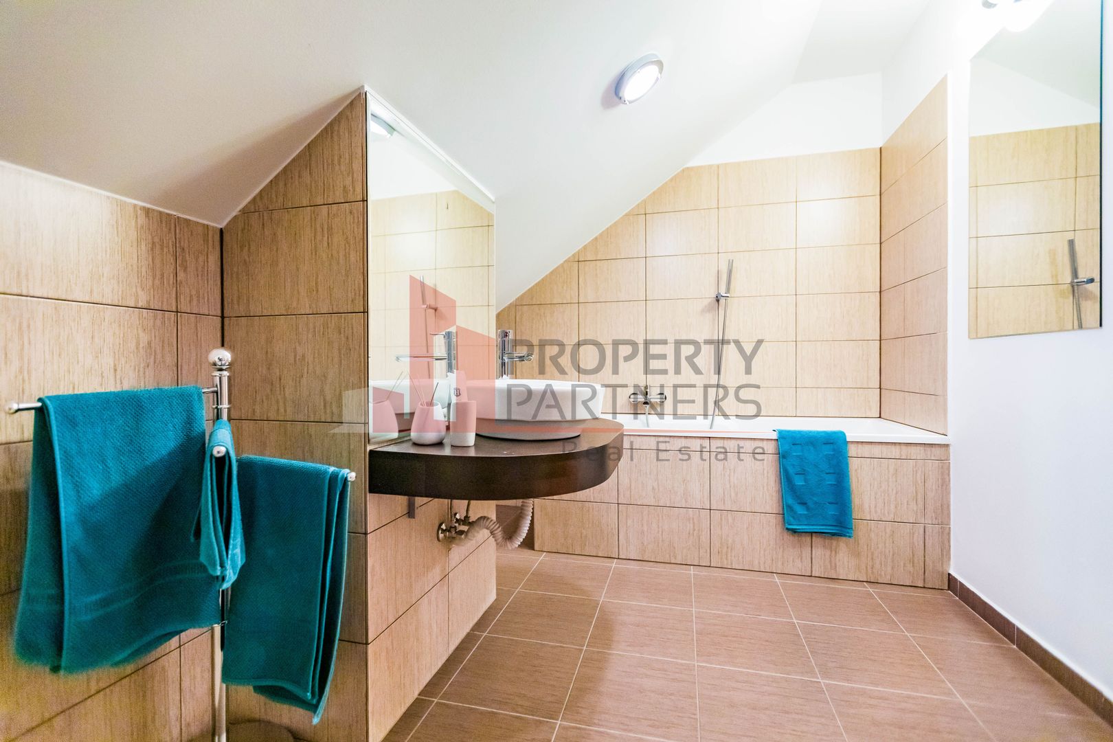 Vilă 340 mp Bran | Teren 5500 mp | 6 dormitoare cu băi proprii - Poză 19