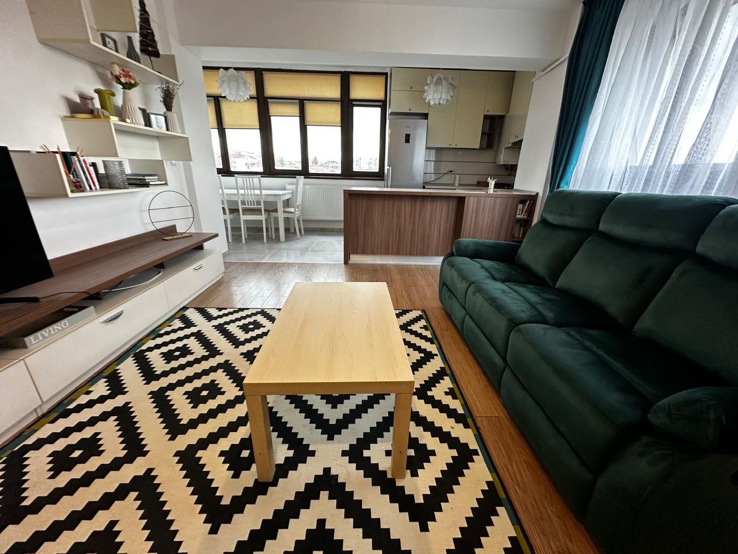 Apartament 3 camere si 2 bai de inchiriat | Tatarasi - Poză 1