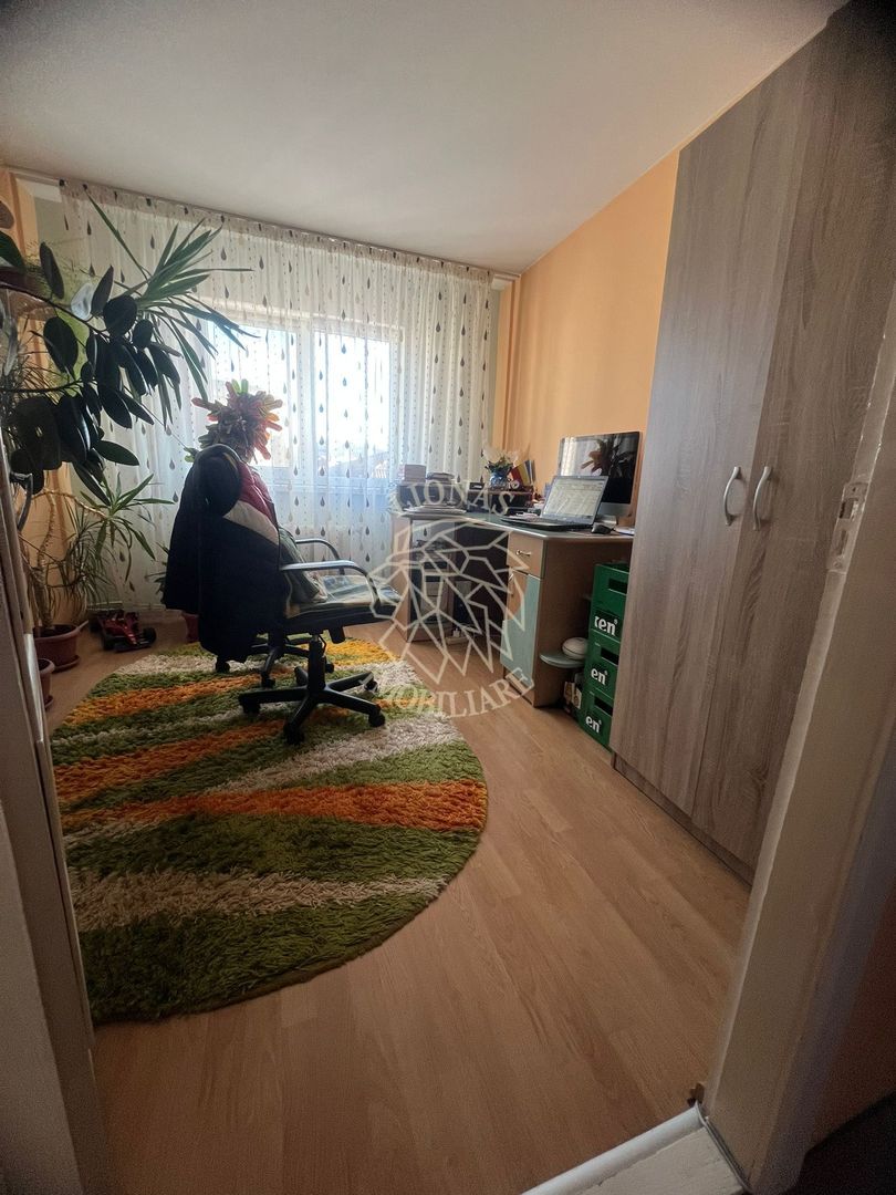 Apartament decomandat 4 camere 85 mp-balcon-etaj 3-parcare-Zona Lama - Poză 5