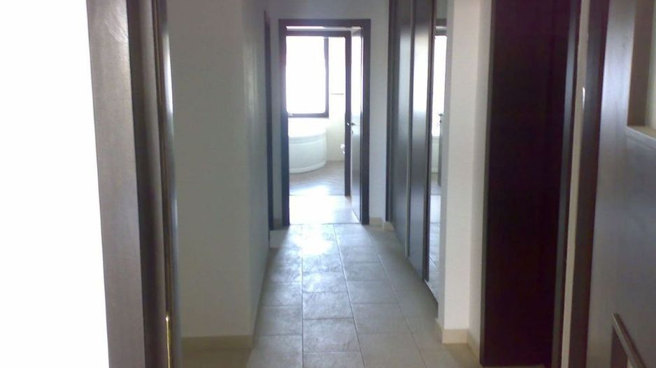 De vanzare apartament 3 camere| Voluntari |spatios cu vedere la padure - Poză 4