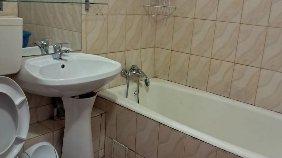 De inchiriat apartament 3 camere zona Gorjului/Lujeurului - Poză 4