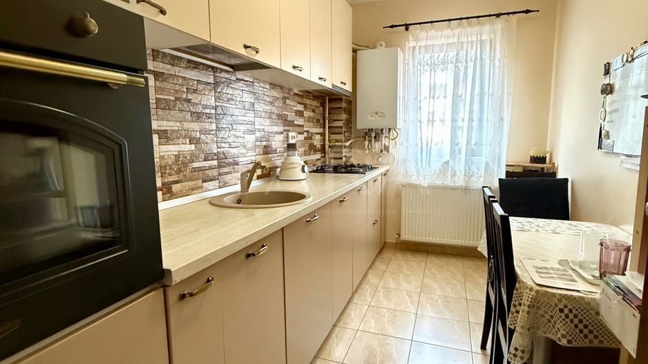 Apartament decomandat, parcare inclusă, zonă verde cu parc privat. - Poză 2