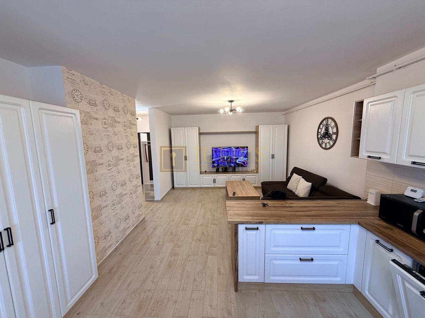 2 camere| Dumbravita| apartament mobilat lux| loc de parcare| lift| - Poză 9