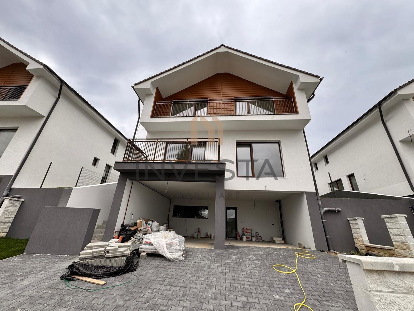 CASA INDIVIDUALA FELEACU 1000 MP CURTE - Poză 1