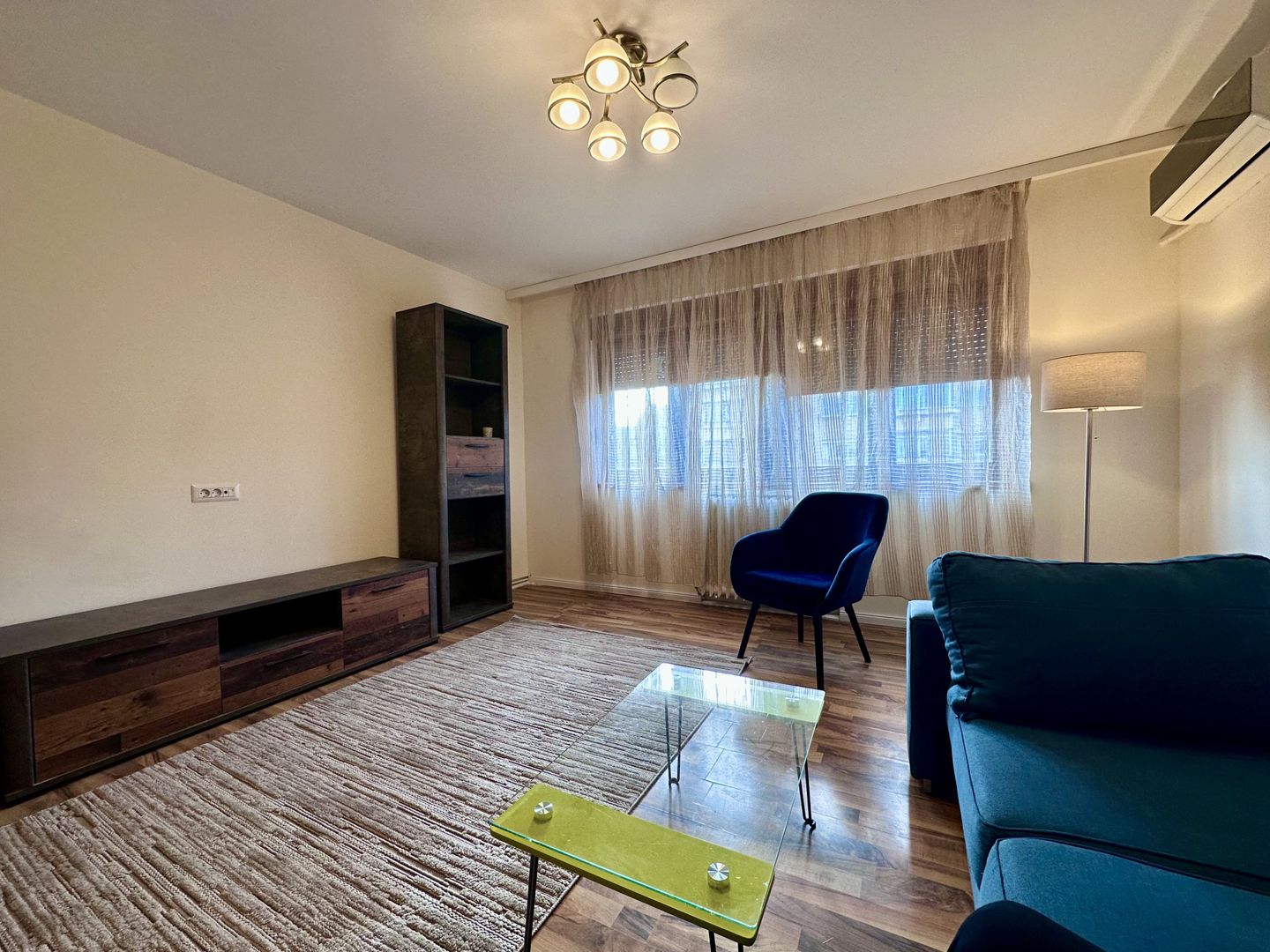 Apartament decomandat 3 camere de închiriat în Piața Bălcescu - Poză 2