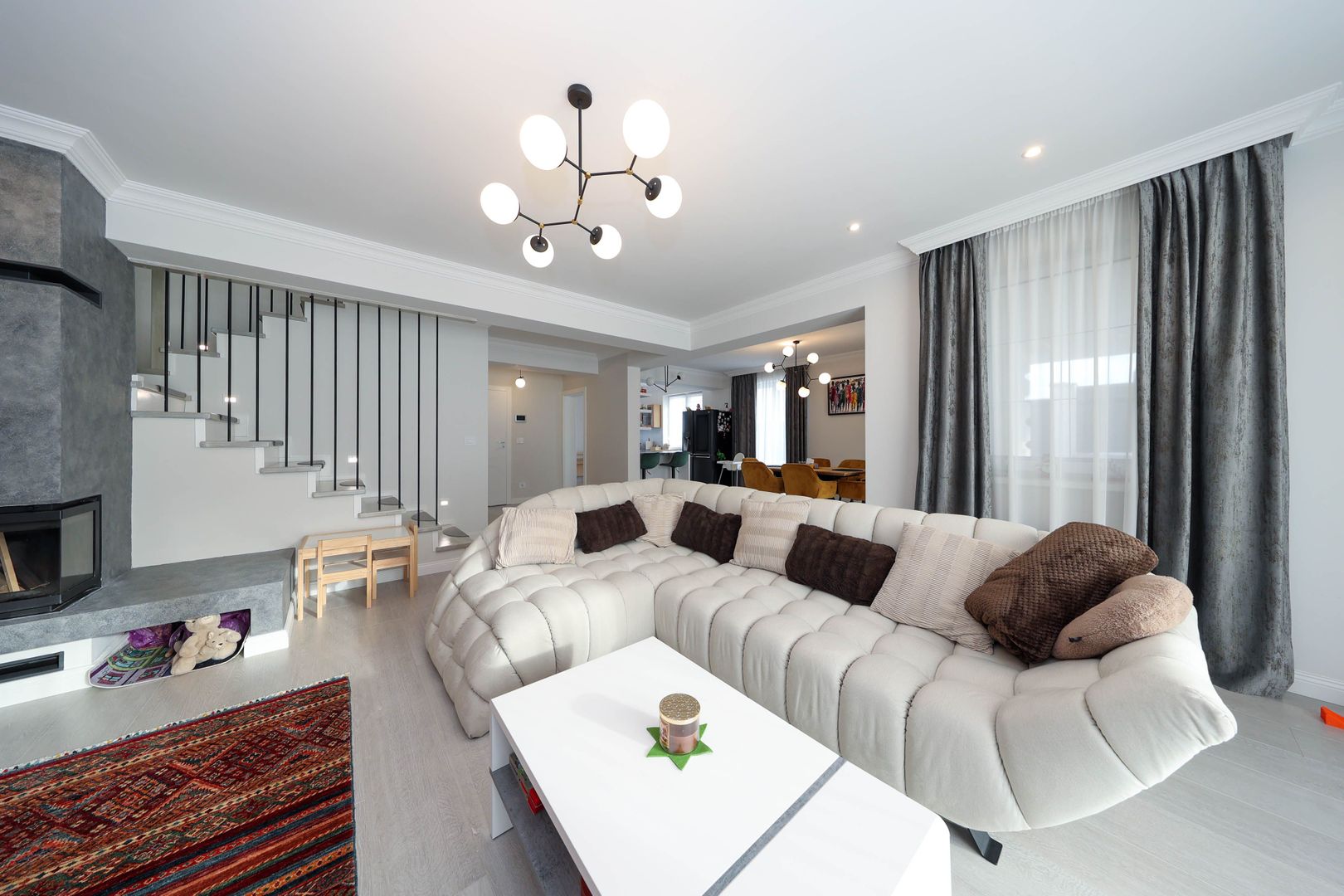 Casă ideală pentru familie în Brașov, Bunloc – spațioasă, luminoasă, priveliște - Poză 16