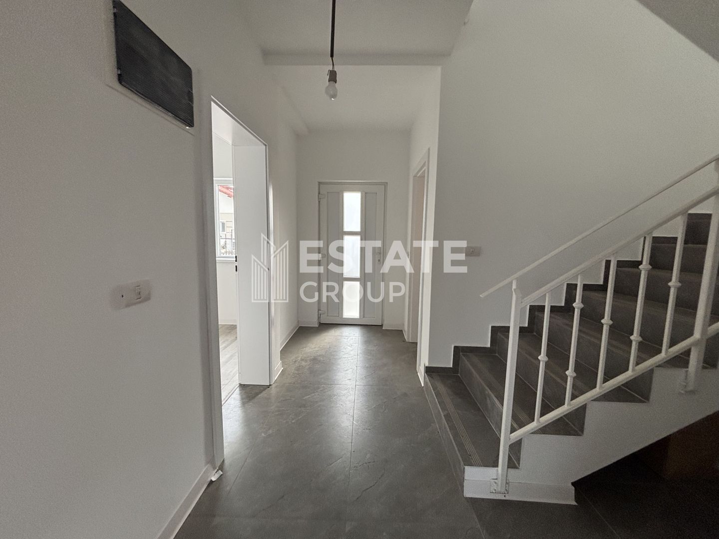 Casa individuala cu 5 camere in Mosnita Noua zona castel - Poză 12